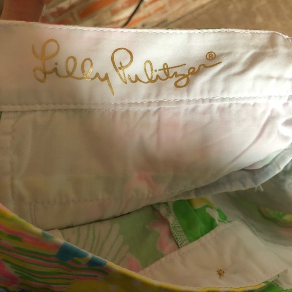 Lilly Pulitzer scalloped hem floral shorts (23) - Picture 4 of 7